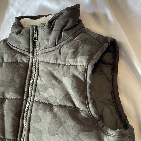 Lee Camouflage Puffer Vest Boys Size 5 Fleece Neck Pockets Camo Lined Full Zip - Picture 3 of 11